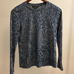 Simply Vera, Vera Wang, long sleeve blue textured top. Very soft, size XS.